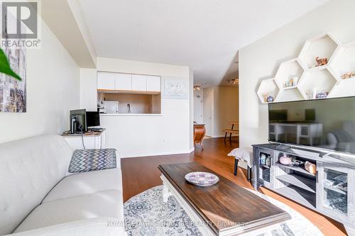 904 - 26 Hanover Road, Brampton, ON - Indoor Photo Showing Living Room