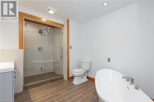 976 Premier Road, North Bay, ON - Indoor Photo Showing Bathroom