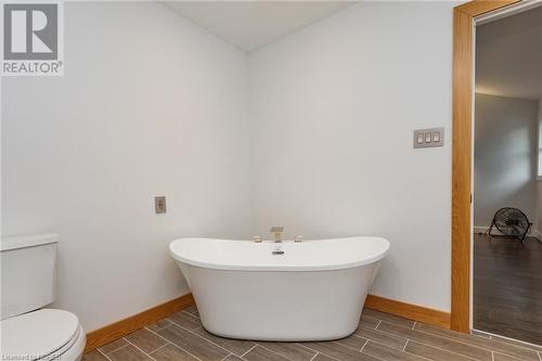 976 Premier Road, North Bay, ON - Indoor Photo Showing Bathroom