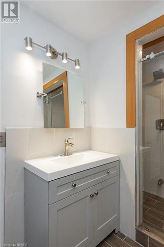 976 Premier Road, North Bay, ON - Indoor Photo Showing Bathroom