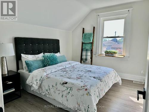 29 Wilson Street, St. Catharines (451 - Downtown), ON - Indoor Photo Showing Bedroom