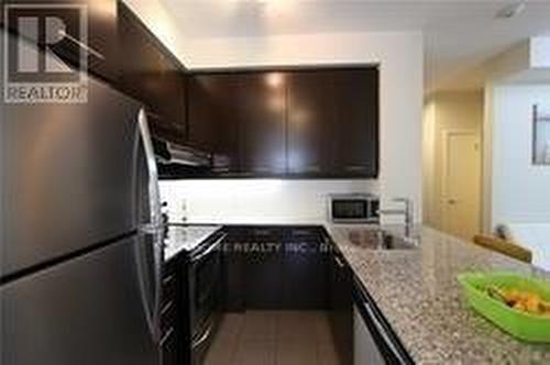 370 Square One Drive, Mississauga, ON - Indoor Photo Showing Kitchen