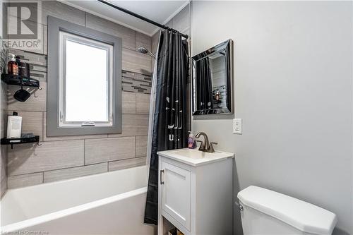 4Pc Bathroom With Ceramic Floor Tiles And Shower Tiles - 111 Spruce Street, Cambridge, ON - Indoor Photo Showing Bathroom