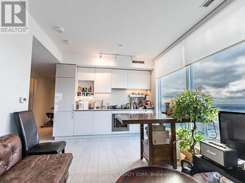 5910 - 5 Buttermill Avenue, Vaughan, ON - Indoor Photo Showing Kitchen