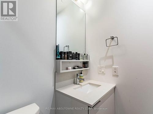 5910 - 5 Buttermill Avenue, Vaughan, ON - Indoor Photo Showing Bathroom