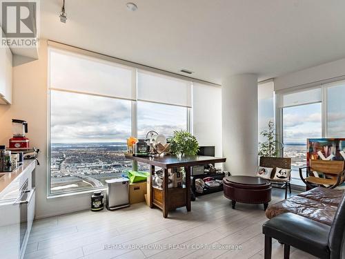 5910 - 5 Buttermill Avenue, Vaughan, ON - Indoor Photo Showing Living Room