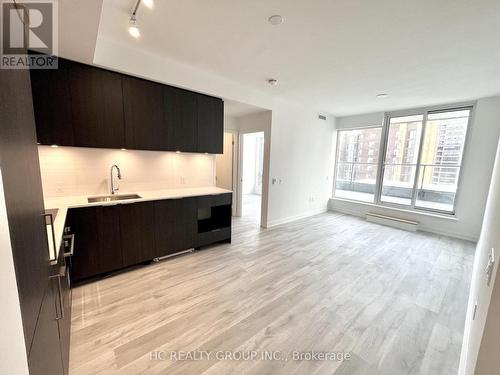 S712 - 8 Olympic Garden Drive, Toronto, ON - Indoor Photo Showing Kitchen