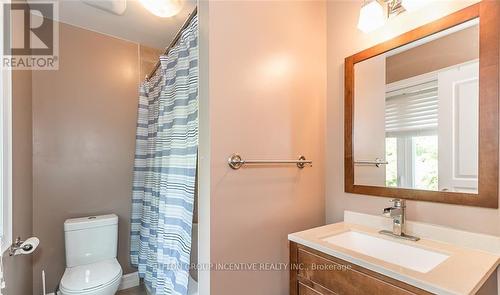 16 Gray Lane, Barrie, ON - Indoor Photo Showing Bathroom