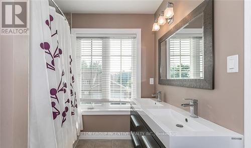 16 Gray Lane, Barrie, ON - Indoor Photo Showing Bathroom