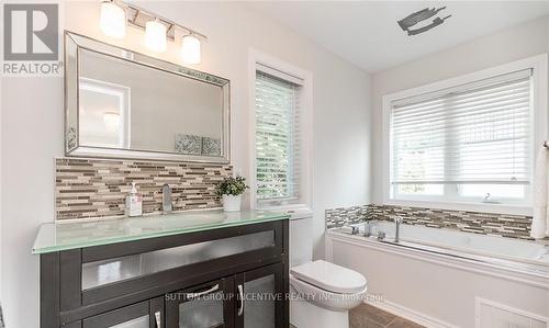 16 Gray Lane, Barrie, ON - Indoor Photo Showing Bathroom