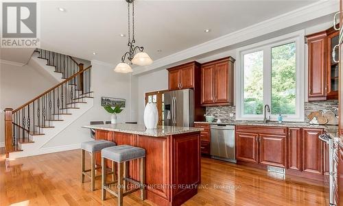 16 Gray Lane, Barrie, ON - Indoor Photo Showing Kitchen