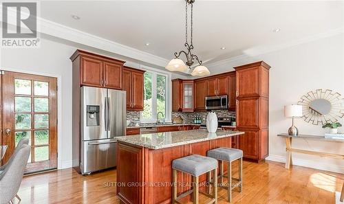 16 Gray Lane, Barrie, ON - Indoor Photo Showing Kitchen