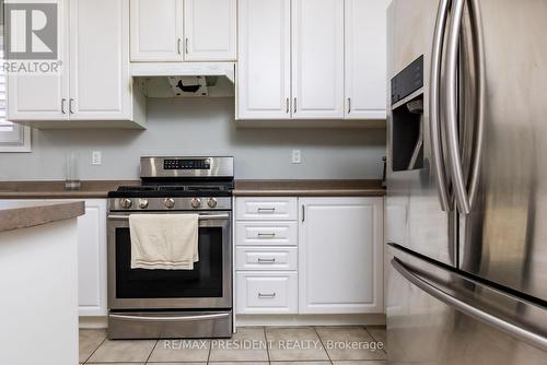 14 Deer Ridge Trail, Caledon, ON - Indoor Photo Showing Kitchen With Stainless Steel Kitchen