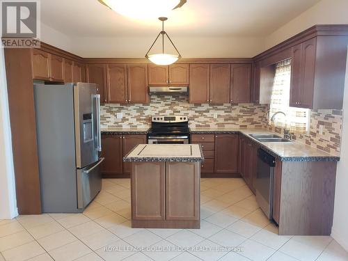 260 Borealis Avenue, Aurora, ON - Indoor Photo Showing Kitchen With Double Sink