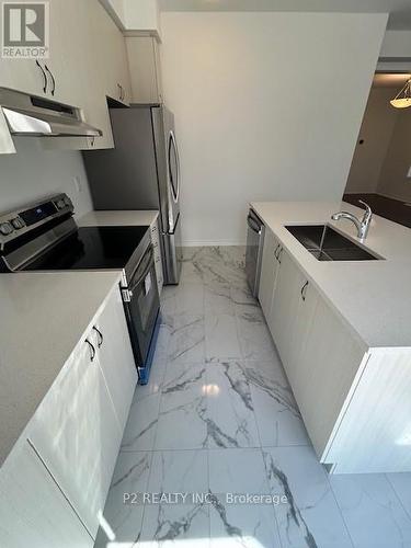 384 Madelaine Drive, Barrie, ON - Indoor Photo Showing Kitchen