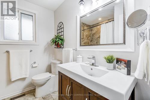 374 Niagara Street, St. Catharines, ON - Indoor Photo Showing Bathroom