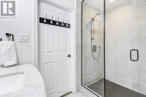 374 Niagara Street, St. Catharines, ON - Indoor Photo Showing Bathroom