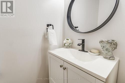 374 Niagara Street, St. Catharines, ON - Indoor Photo Showing Bathroom