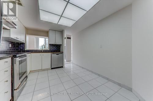 201 - 1320 Islington Avenue, Toronto, ON - Indoor Photo Showing Kitchen