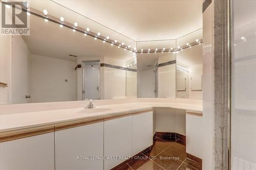 201 - 1320 Islington Avenue, Toronto, ON - Indoor Photo Showing Bathroom