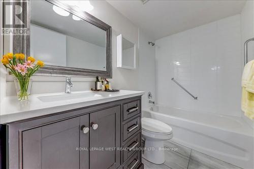 201 - 1320 Islington Avenue, Toronto, ON - Indoor Photo Showing Bathroom