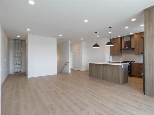 502-201 Dogwood Dr, Ladysmith, BC - Indoor Photo Showing Kitchen