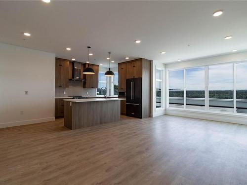 502-201 Dogwood Dr, Ladysmith, BC - Indoor Photo Showing Kitchen