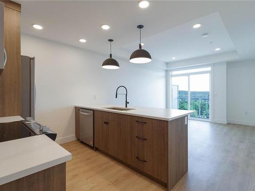 401-201 Dogwood Dr, Ladysmith, BC - Indoor Photo Showing Kitchen