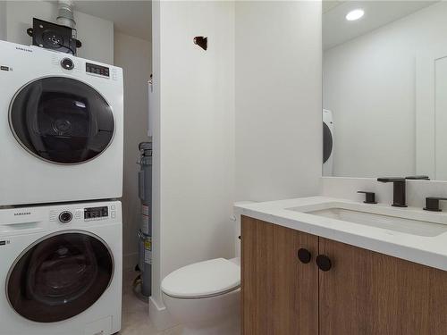 401-201 Dogwood Dr, Ladysmith, BC - Indoor Photo Showing Laundry Room