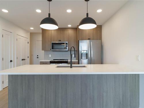 401-201 Dogwood Dr, Ladysmith, BC - Indoor Photo Showing Kitchen With Upgraded Kitchen