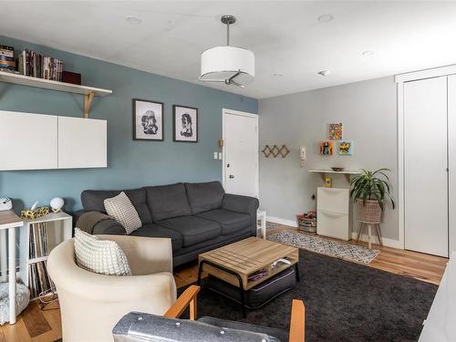 3538 Tillicum Rd, Saanich, BC - Indoor Photo Showing Living Room