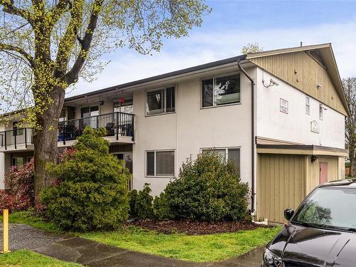 3538 Tillicum Rd, Saanich, BC - Outdoor With Balcony