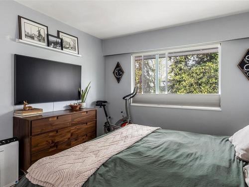 3538 Tillicum Rd, Saanich, BC - Indoor Photo Showing Bedroom