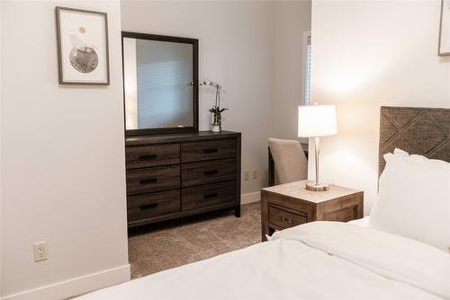 5403-4034 Pritchard Drive, West Kelowna, BC - Indoor Photo Showing Bedroom