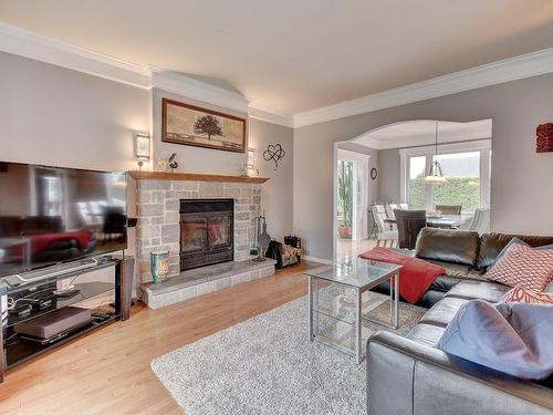 Salon - 4 Rue Jean-François-Chabot, Saint-Jean-Sur-Richelieu, QC - Indoor Photo Showing Living Room With Fireplace