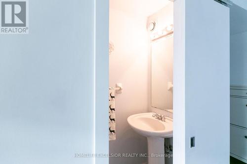 710 - 77 Lombard Street, Toronto, ON - Indoor Photo Showing Bathroom