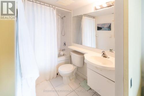 710 - 77 Lombard Street, Toronto, ON - Indoor Photo Showing Bathroom