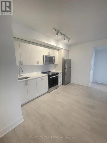 1417 - 2545 Simcoe Street N, Oshawa, ON - Indoor Photo Showing Kitchen