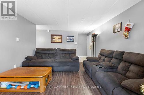 17 - 43 Taunton Road E, Oshawa, ON - Indoor Photo Showing Living Room