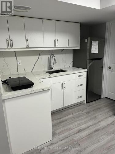 Bsmt - 409 Rossland Road E, Ajax, ON - Indoor Photo Showing Kitchen