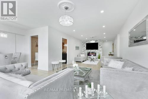 410 - 45 Silverstone Drive, Toronto, ON - Indoor Photo Showing Living Room