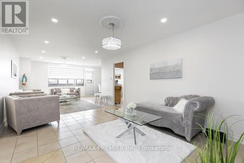 410 - 45 Silverstone Drive, Toronto, ON - Indoor Photo Showing Living Room