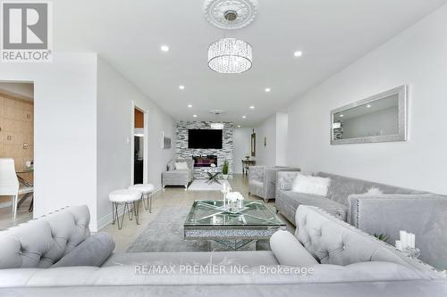 410 - 45 Silverstone Drive, Toronto, ON - Indoor Photo Showing Living Room