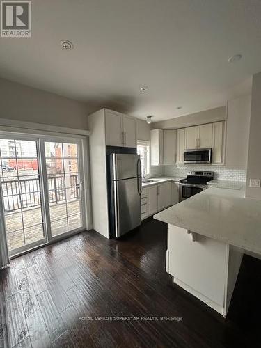 5 Oxfordshire Lane, Kitchener, ON - Indoor Photo Showing Kitchen