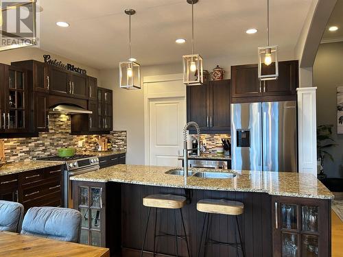 12686 Cliffshore Drive, Lake Country, BC - Indoor Photo Showing Kitchen With Double Sink With Upgraded Kitchen