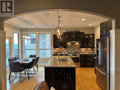 12686 Cliffshore Drive, Lake Country, BC - Indoor Photo Showing Kitchen With Double Sink With Upgraded Kitchen