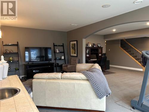 12686 Cliffshore Drive, Lake Country, BC - Indoor Photo Showing Living Room