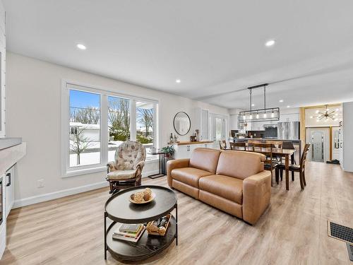 Living room - 2155 Rue Hector, Drummondville, QC - Indoor Photo Showing Living Room