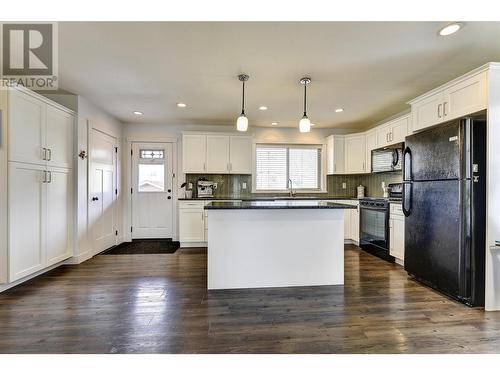 560 Christleton Avenue, Kelowna, BC - Indoor Photo Showing Kitchen