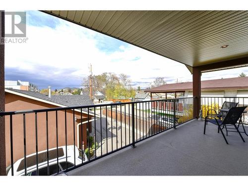 560 Christleton Avenue, Kelowna, BC - Outdoor With Deck Patio Veranda With Exterior